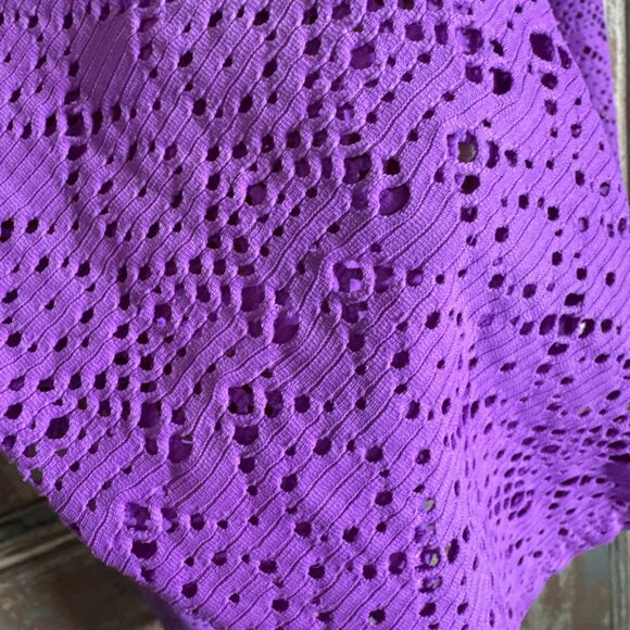 Title Nine Top Woman’s Size Medium Purple Long Sleeve Hooded Lace Cutout Pattern - Picture 5 of 8